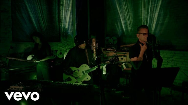 Depeche Mode release session version of „My Favourite Stranger“